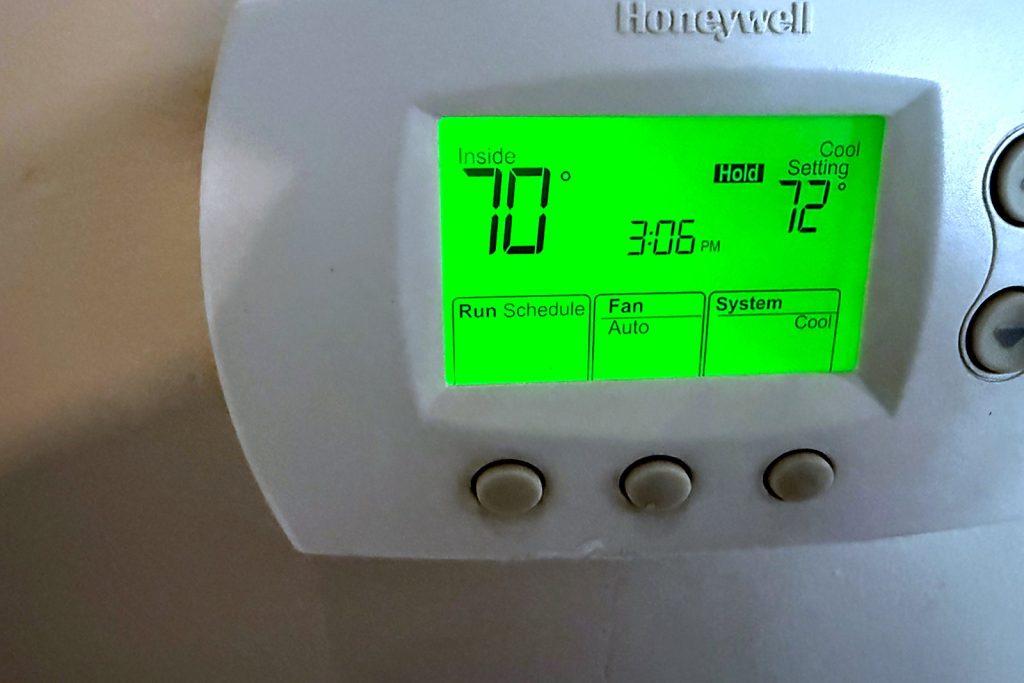 Honeywell thermostat display reading inside 70 degrees with a cool setting of 72