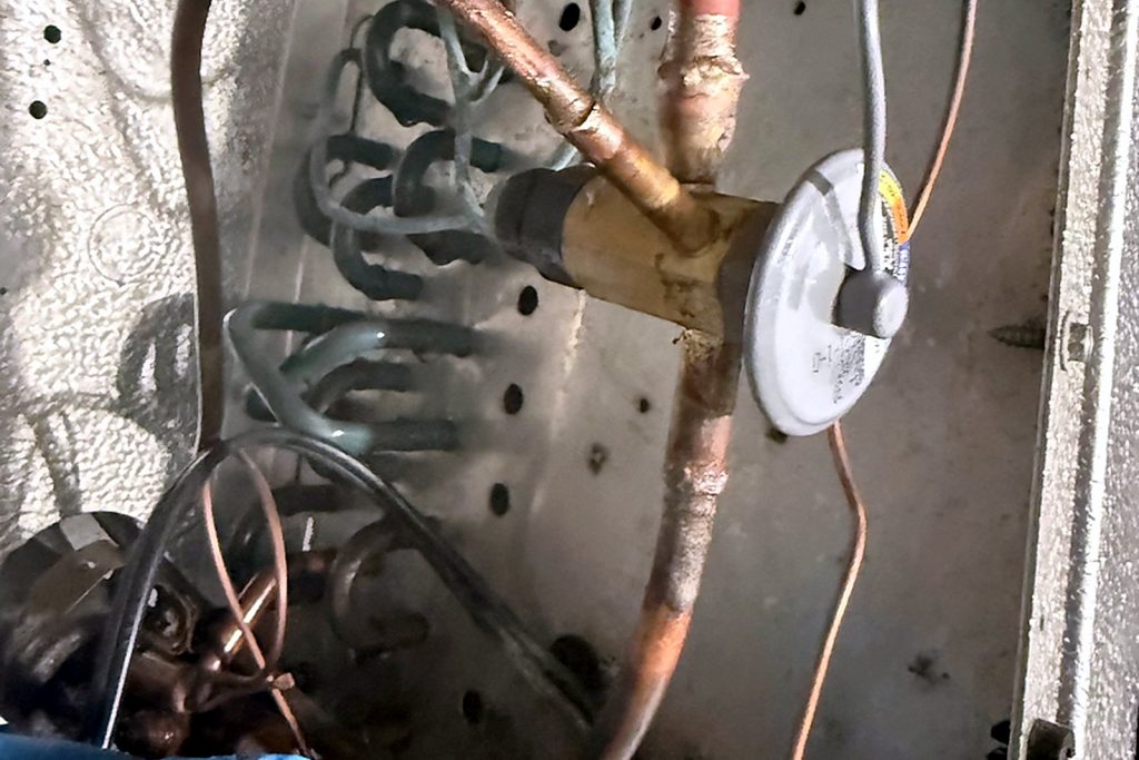 New valve brazed in at the inlet, equaliser line and bulb capillary routed to the suction line.